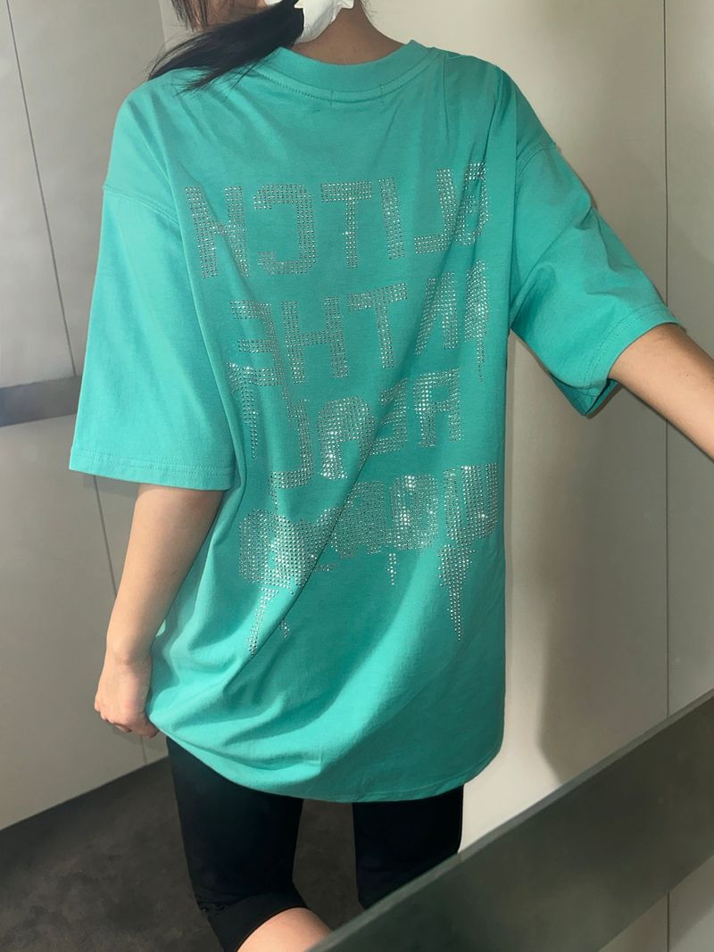 バックピース ホットフィックス スタッズ ビビッド オーバーサイズTシャツ - 3カラー