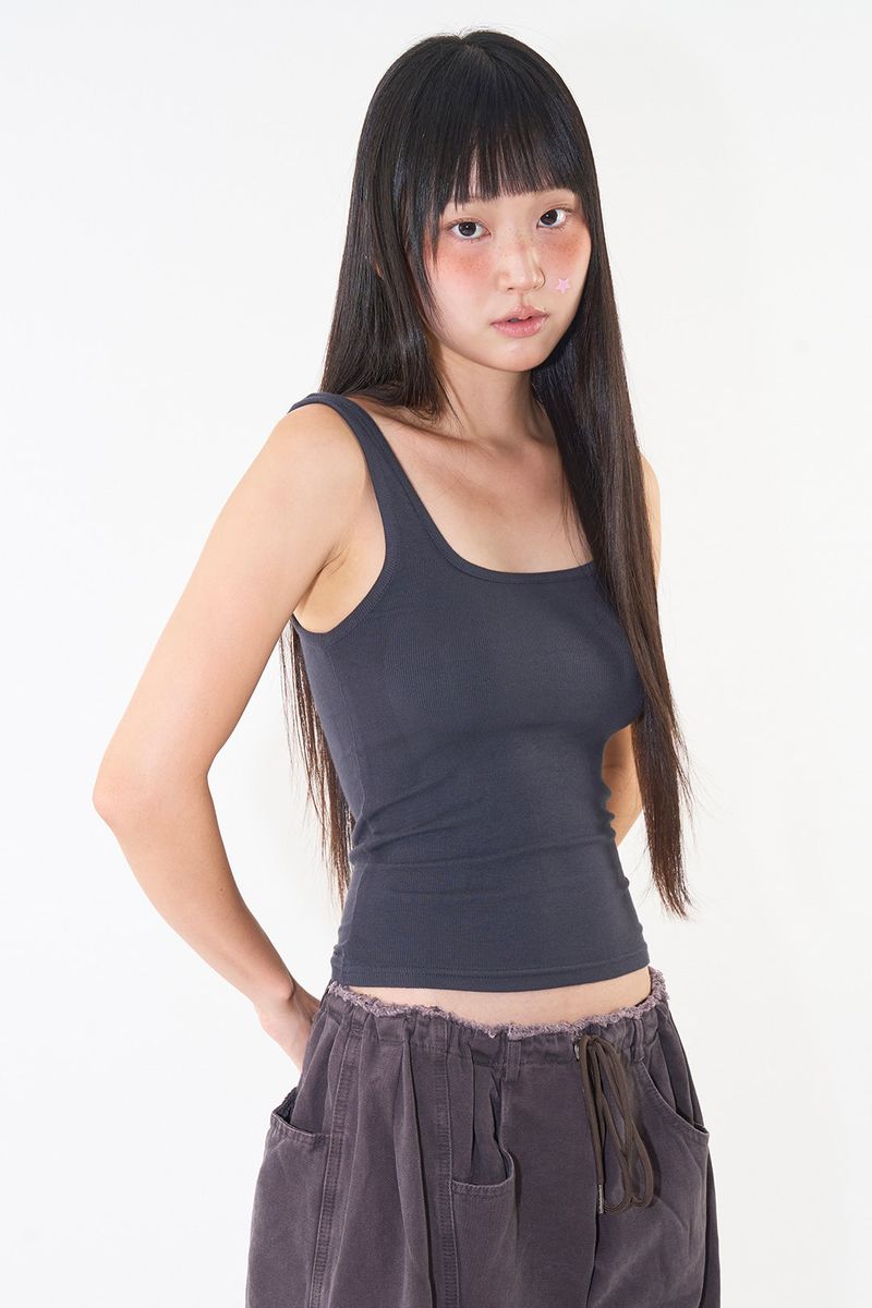 Raucohouse（ラウコハウス）の「Belu square neck sleeveless（Tops）」