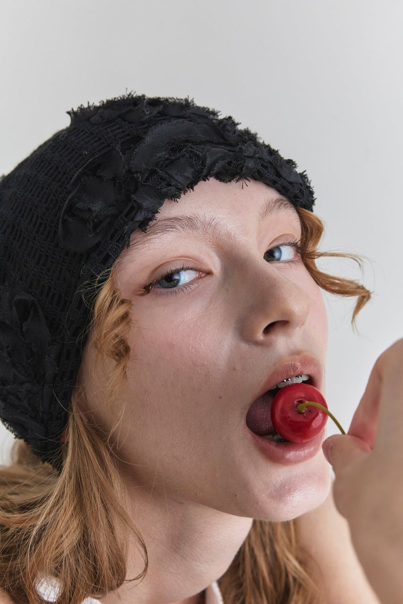 ROSA KNIT BEANIE IN BLACK