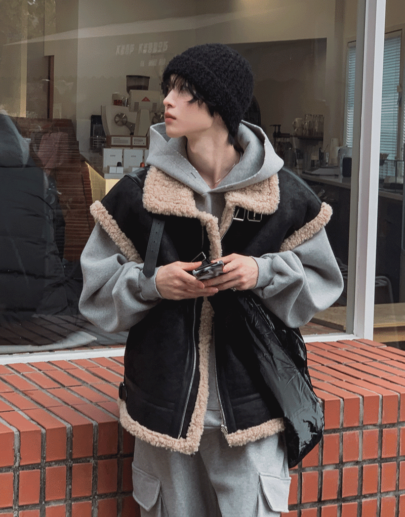 2PLAN（ツープラン）の「ハイネックバックルムトンベスト（ジャケット/アウター）」