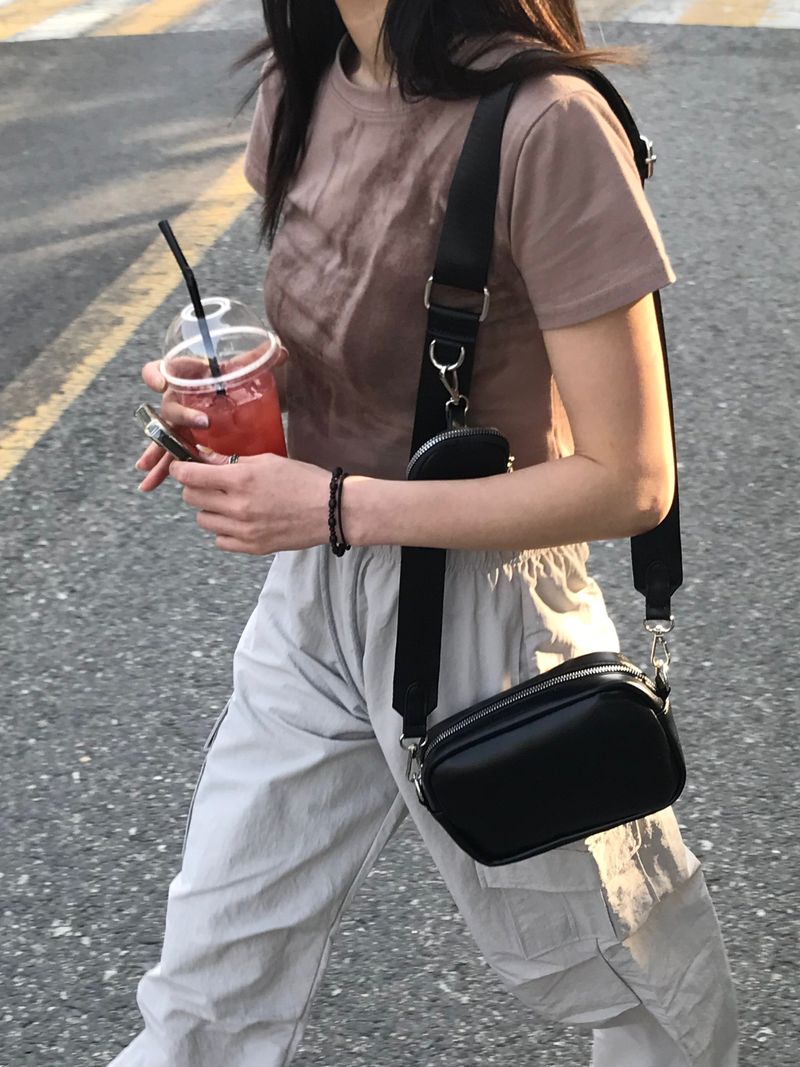 Public shoulder bag