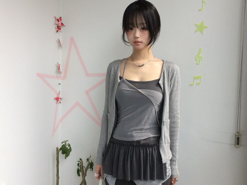 loose-fit strap sleeveless