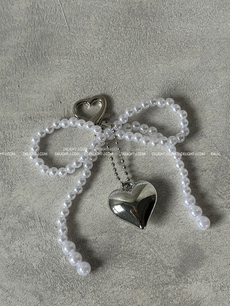 Ribbon heart pearl white keyring