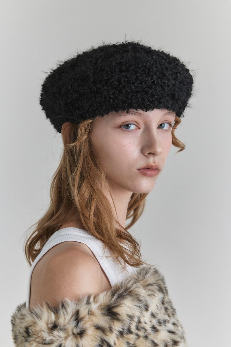 INES BERET IN BLACK TERRY