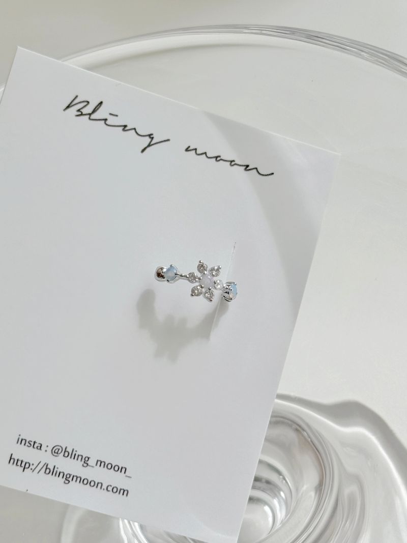 Cubic Flower Ear Cuff / 2 Colors / Bracelet Simple Daily Point Spring