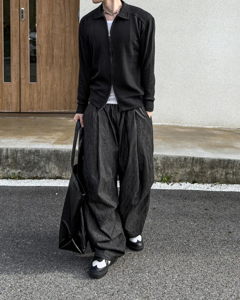Howt Over Curved Denim Pants