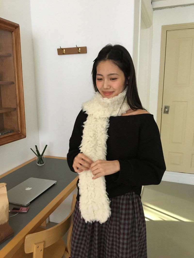 Movi Fluffy Fine Wool Muffler (4 Colors)