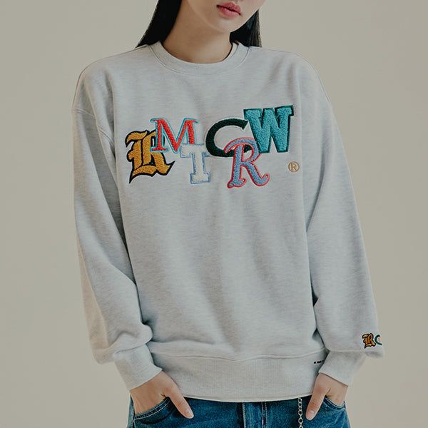 ROMANTIC CROWN（ロマンティッククラウン）の「OUT FONT LOGO CREWNECK（Tops）」
