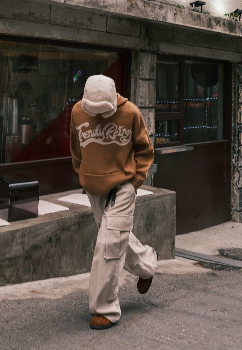 RE: WAVE LOGO KNIT HOODIE - SANDBEIGE