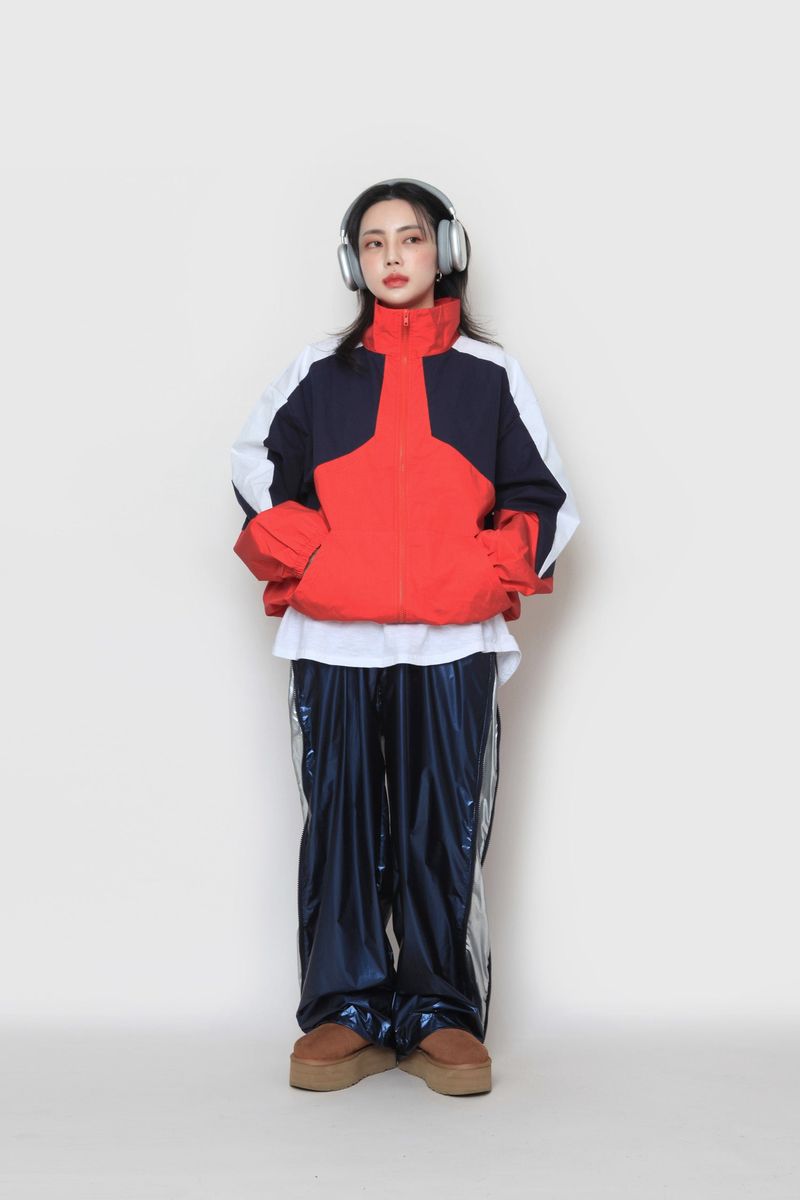 triple-colored zip-up