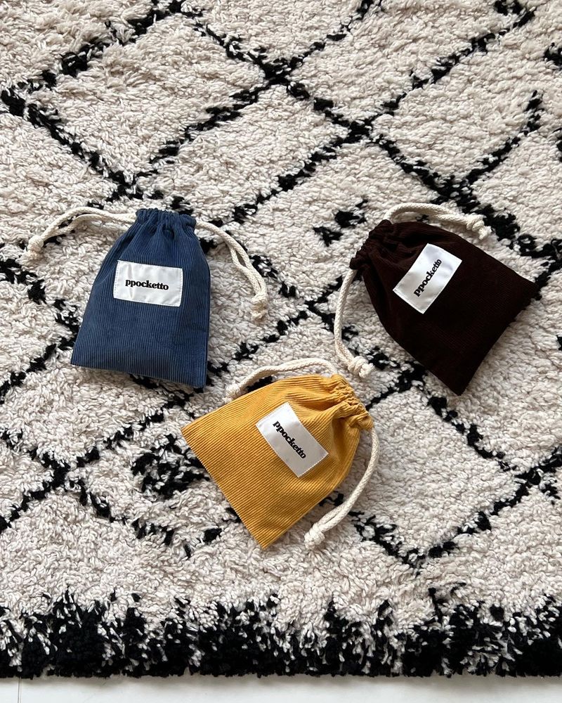 ppocketto(ポケット)の「ppocketto corduroy string pouch(Smartphone Accessories)」