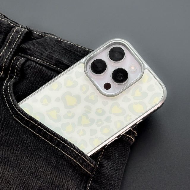 Hearts Leopard Silver MagSafe iPhone Case