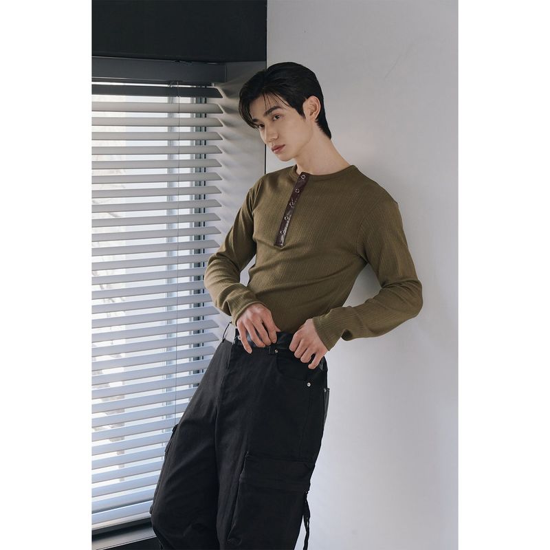 Leather ribbed henry neck long sleeves(Khaki)