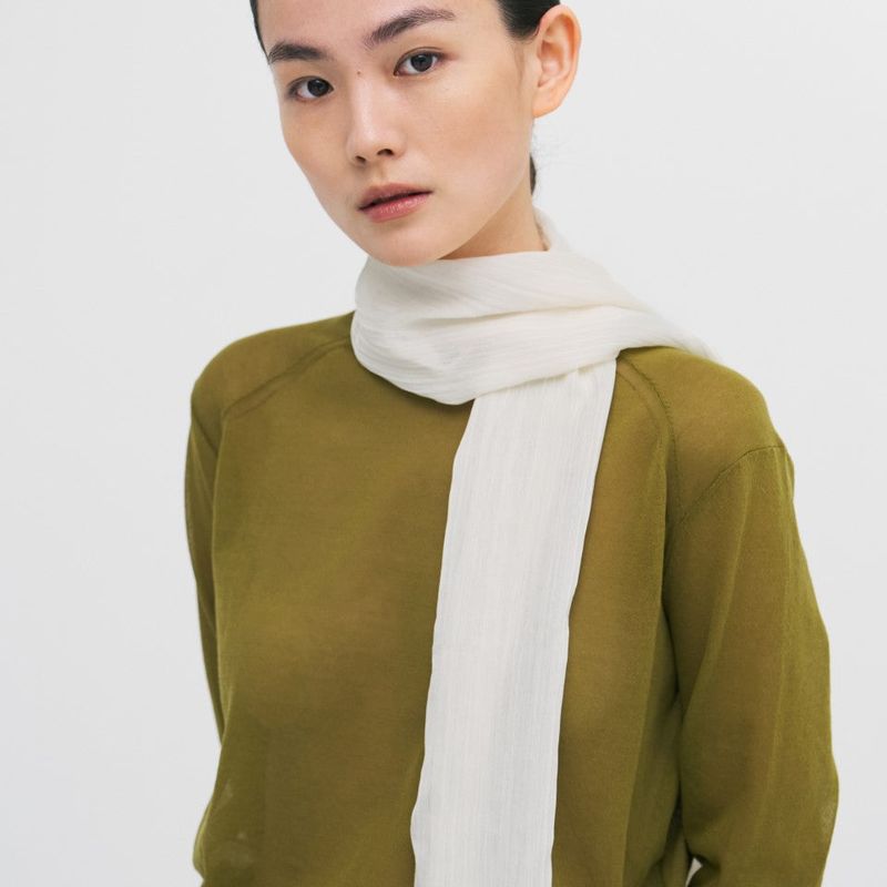 SIEOR（シオル）の「エアリープリーツスキンスカーフ_cream（ファッション小物）」