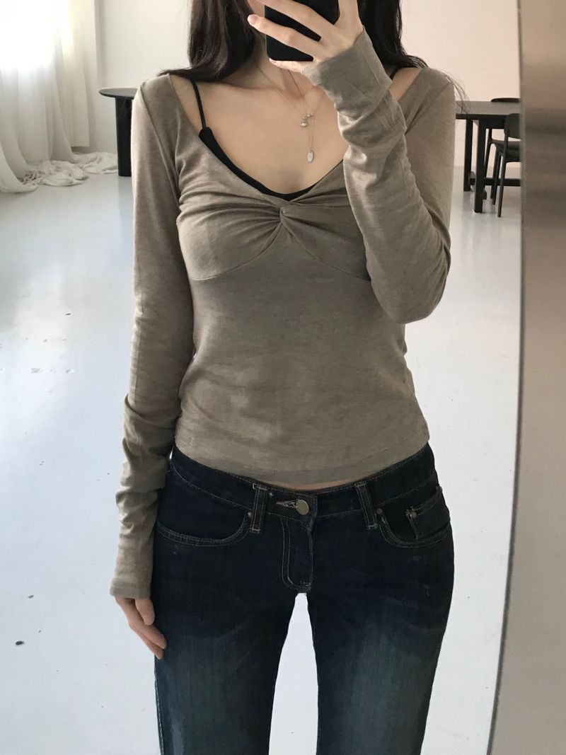 Kitten（キッテン）の「Luna Twisted T-Shirt (3color)（Tops）」