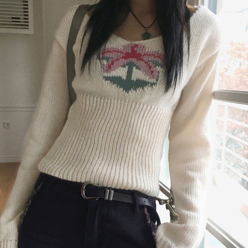 WONDER WONDER（ワンダーワンダー）の「クレームディープUネックフラワースリム長袖ニット（トップス）」
