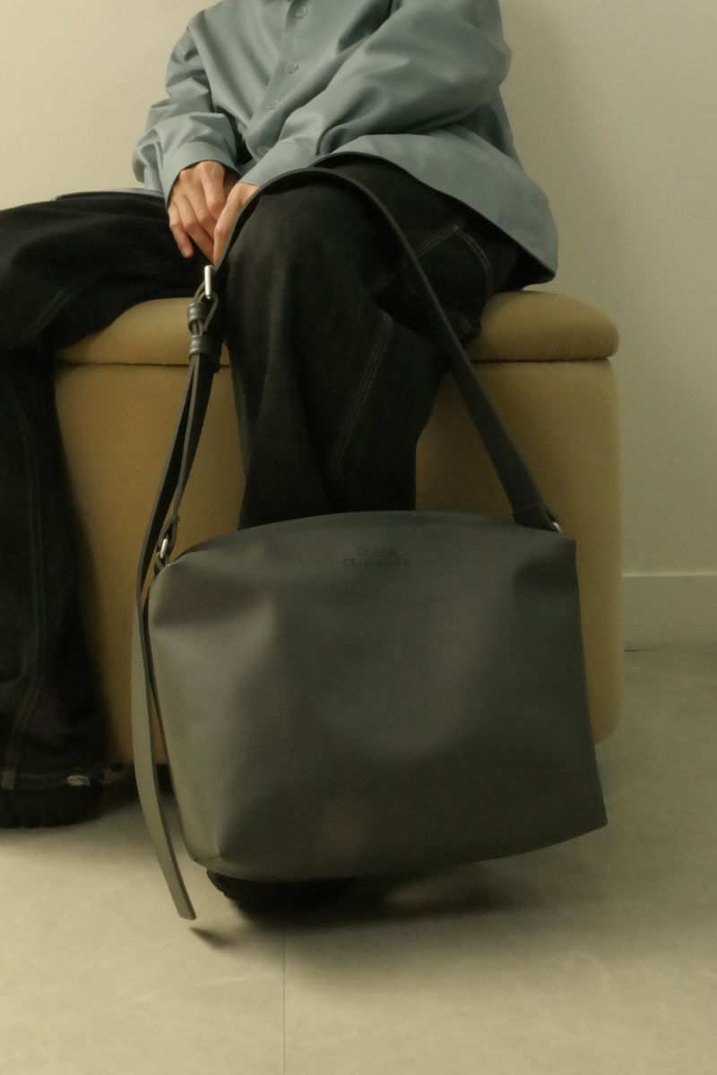 INNEQ（イネク）の「Chunky Buckle Standard Bag gray（Bags）」