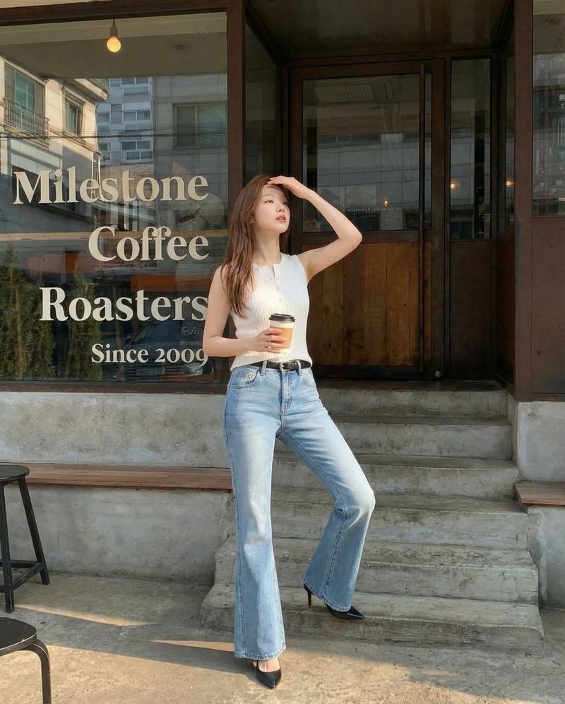 MID-WAISTLINE FLARE DENIM code 26209