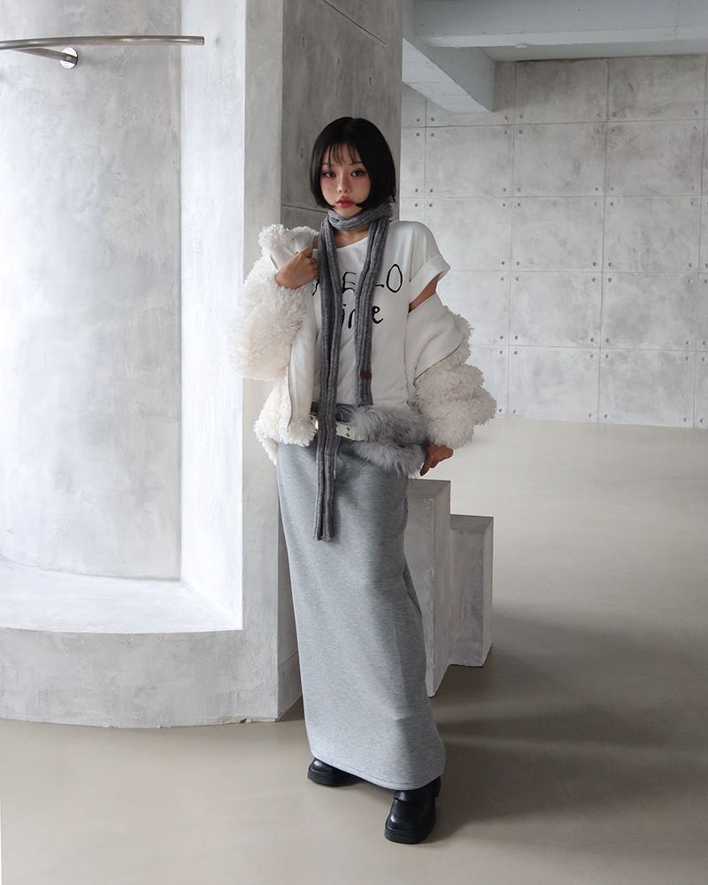 V-neck knit patch long muffler