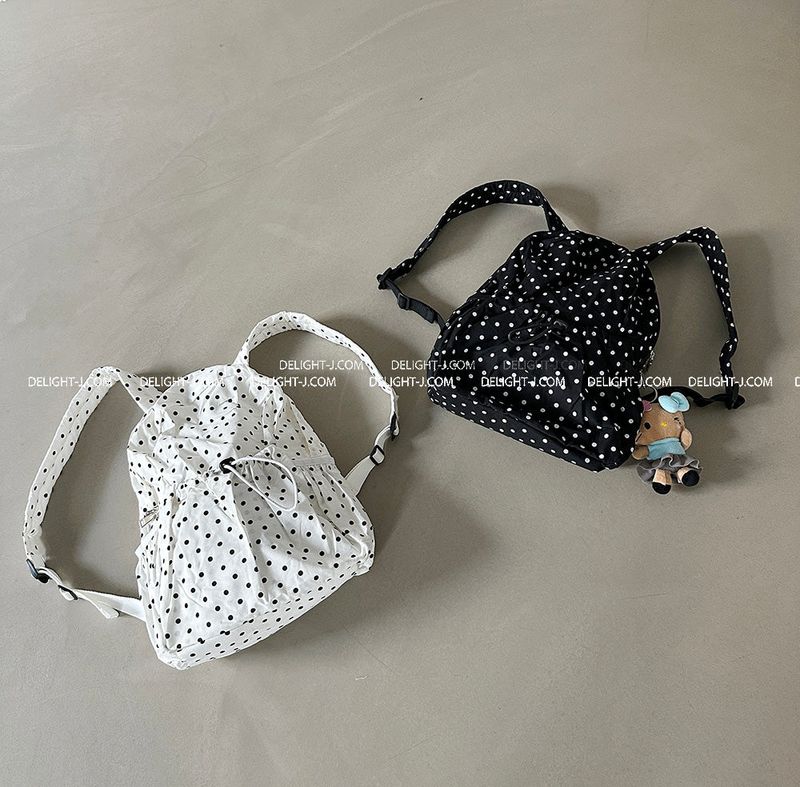 Dot dot string pocket backpack