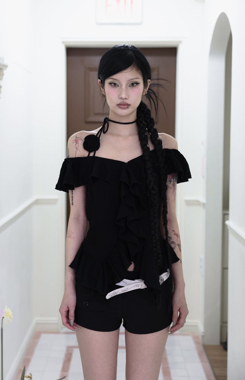 Rose corsage frill top (Black/Beige)
