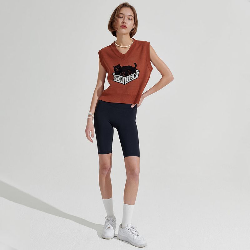 wonder visitor（ワンダービジター）の「Box Cat Knit vest [Brown]（Tops）」