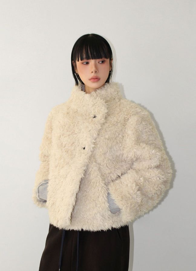 AAKE(アケ)の「DIAGONAL BUTTON FUR JACKET(Jackets/Outerwear)」