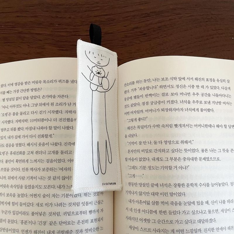 susstore（ソスストア）の「Cat butlers and elongated cat fabric bookmarks（Miscellaneous Goods/Stationery）」