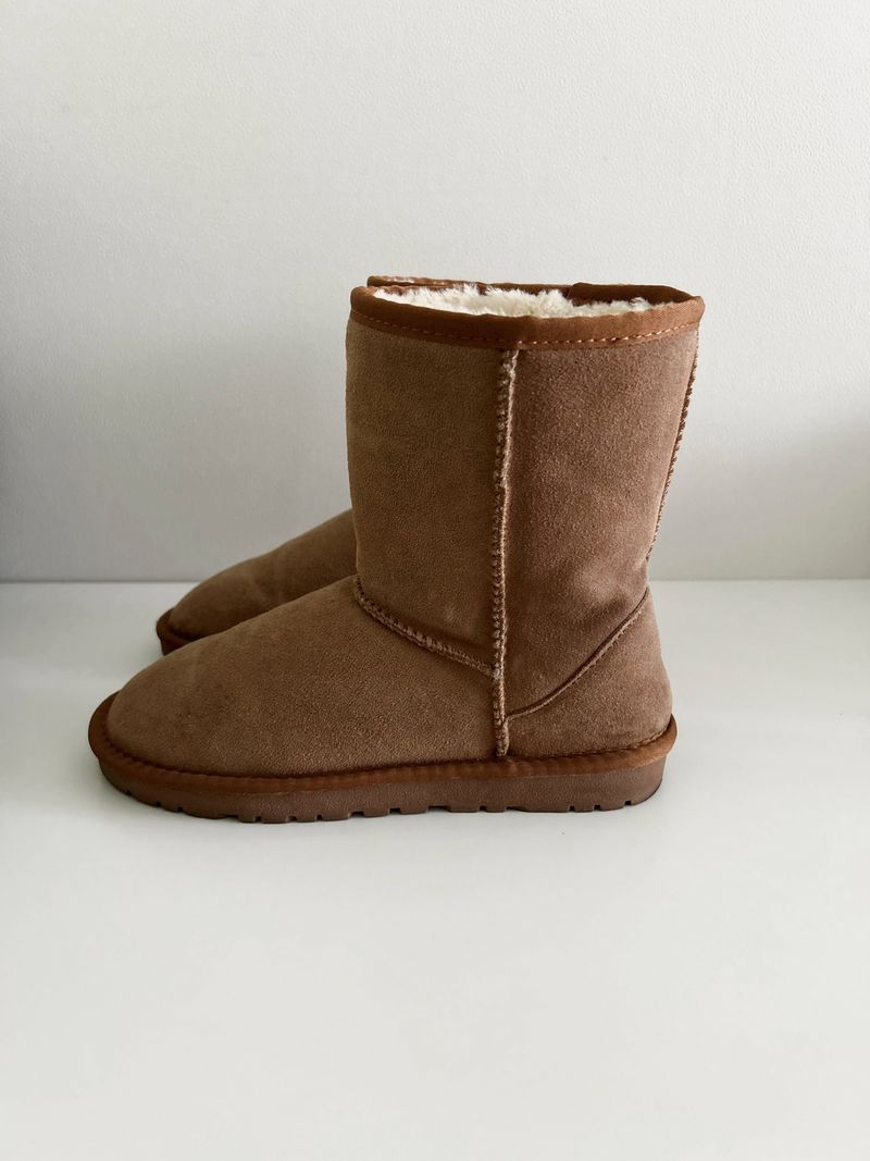 Australian middle-wool boots