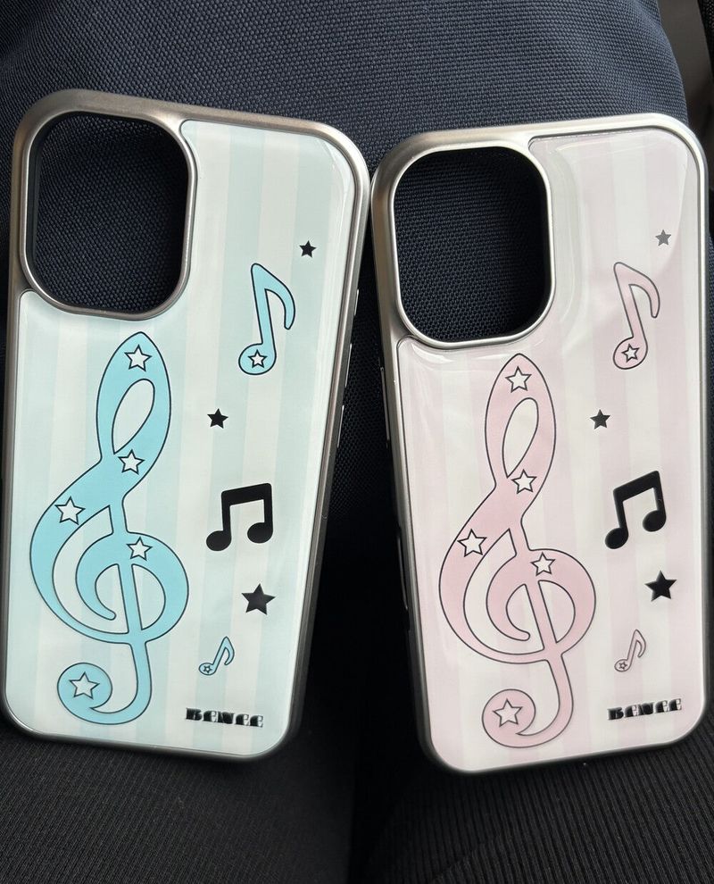 BENEE（ベニー）の「ミュージックエポキシシルバーバンパーフォンケース（スマホグッズ/小物）」