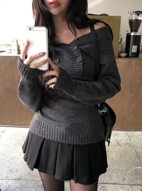 Knots Double Button Off-Shoulder Slim Knit