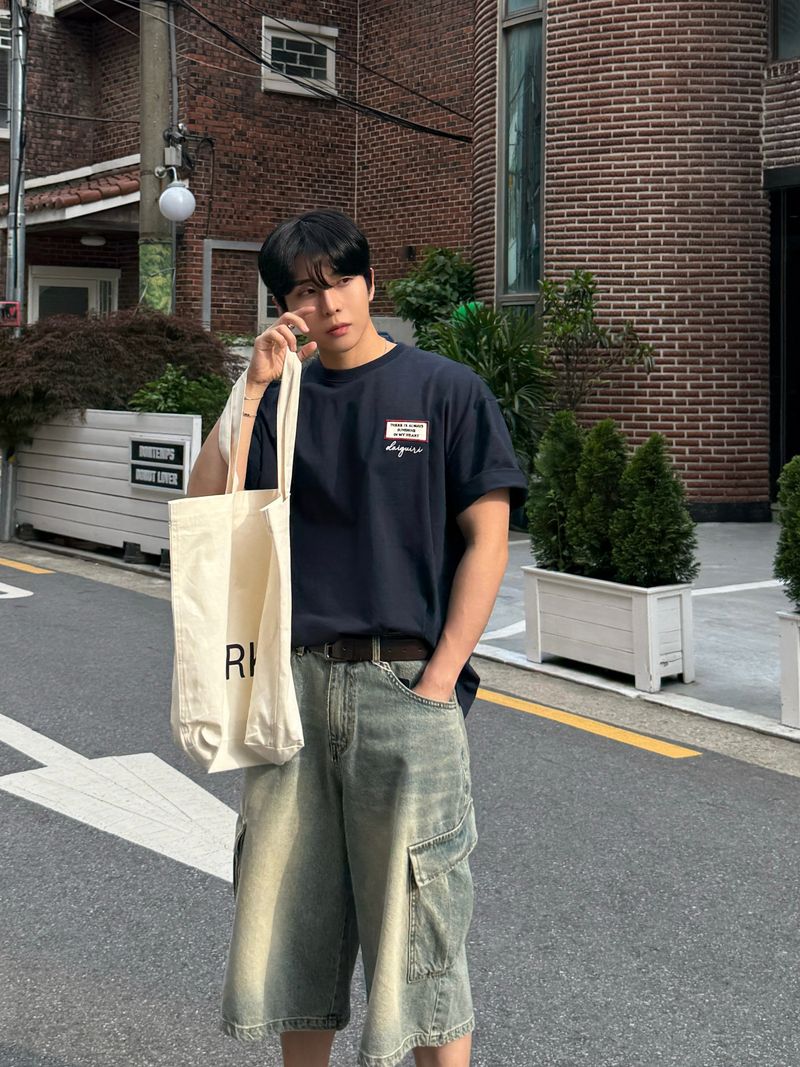 Quire patch embroidery short sleeve t-shirt