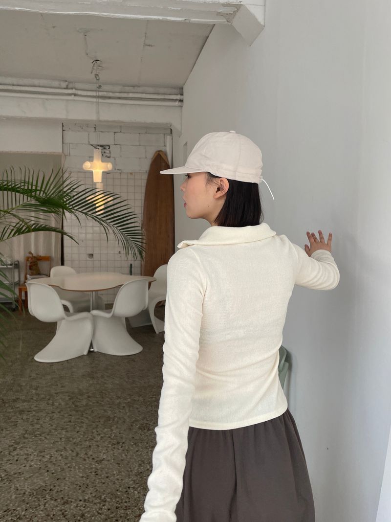 Open high-neck knit T