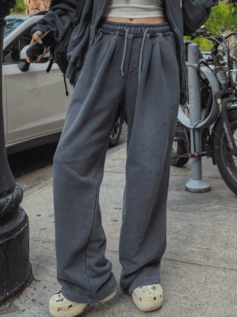 ULAN（ユレン）の「(UNISEX) Metty Pigment Pin Tuck Sweat PT (BLU ver.)（Pants）」