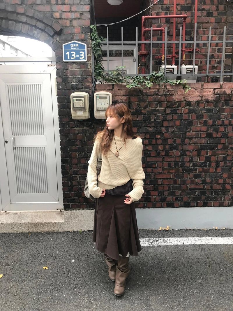 oka off-shoulder hoodie