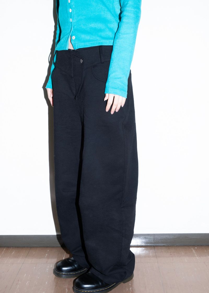 Slant pants [Black]
