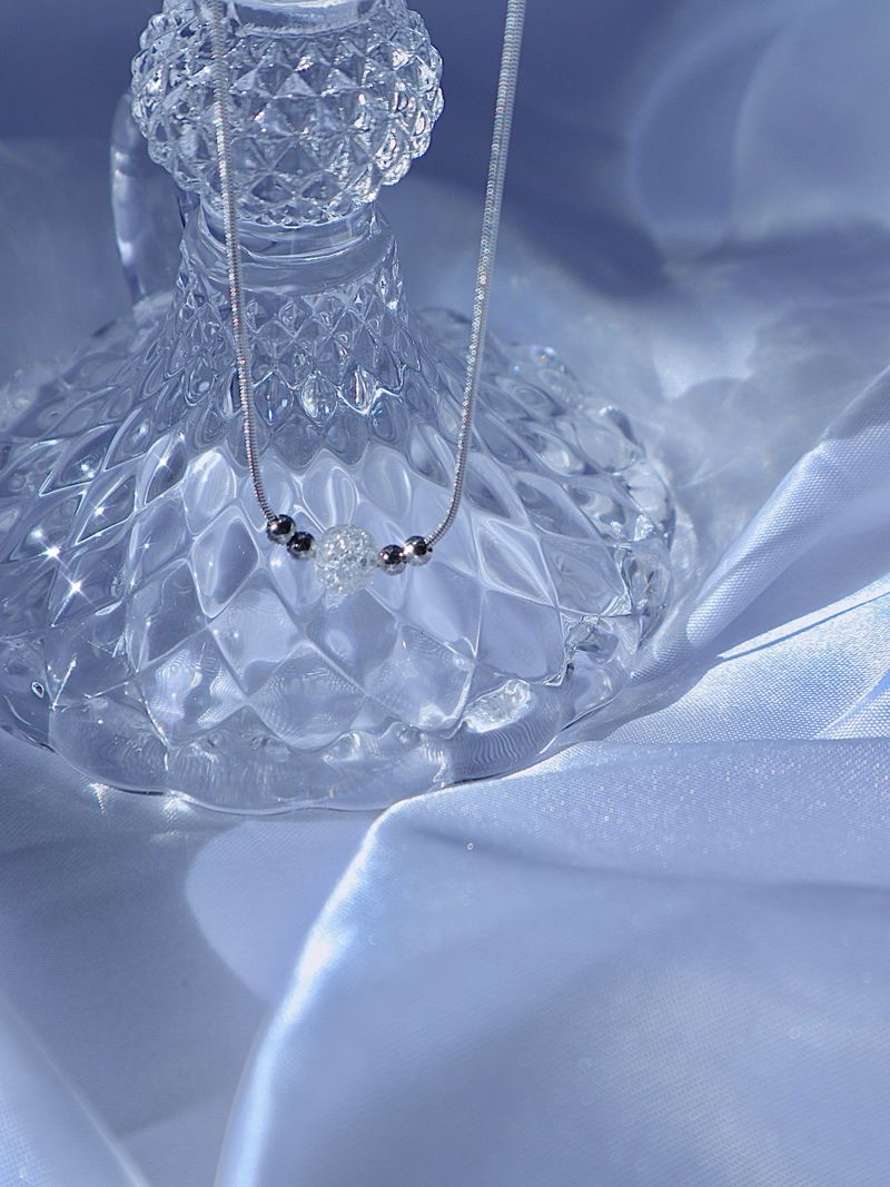 Simple crack crystal necklace