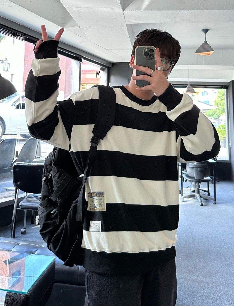 Mentor Patch Dangara Loose Fit Sweatshirt