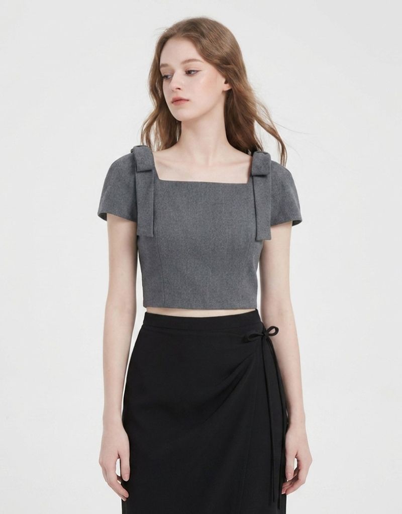 TWEEDY-A（ツウィーディア）の「[PRE-FALL] [ATELIER] Elin Ribbon Sleeve Square Neck Blouse Chacoal（Tops）」