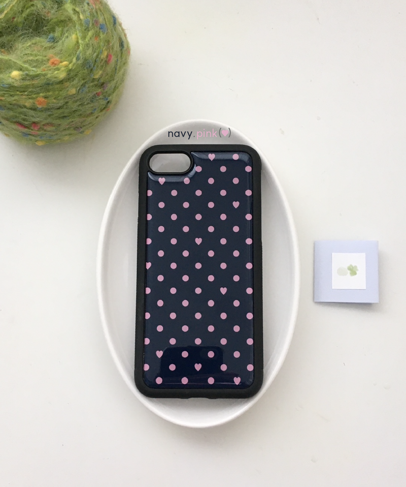 turtle N（タートルエヌ）の「[epoxy] ドット (navy • pink) ハート（スマホグッズ/小物）」
