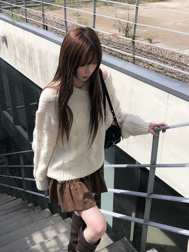Hearts Cable Loose Fit Wool V-Neck Knit