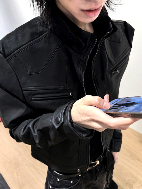 クロップネックレザージャケット