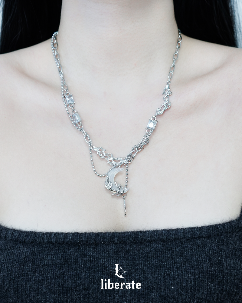 liberate（リベレイト）の「ムーンペンダントキッチネックレス（アクセサリー）」