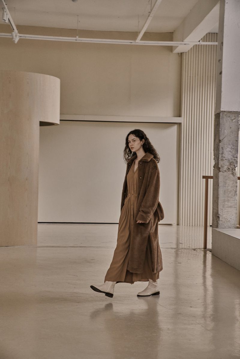 FAKE FUR LONG COAT_BROWN