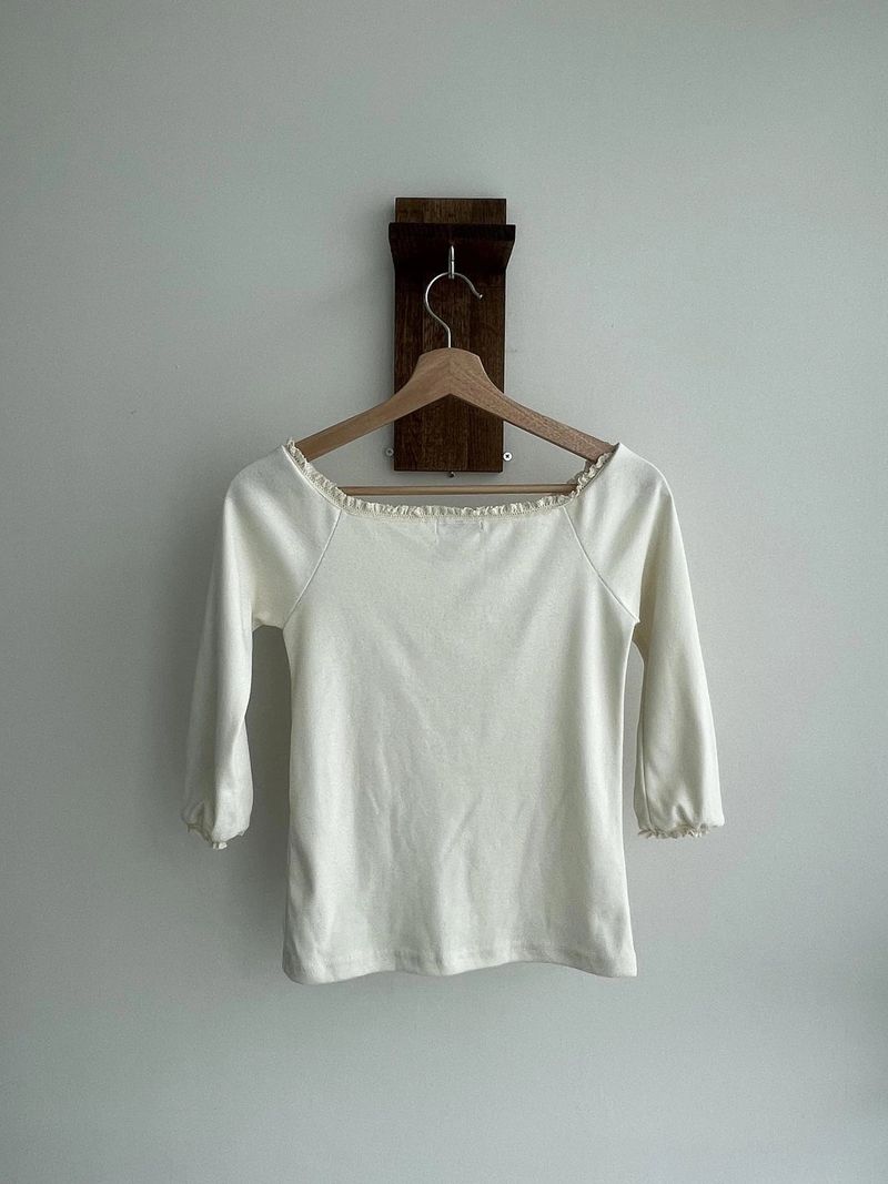 lofi off-shoulder