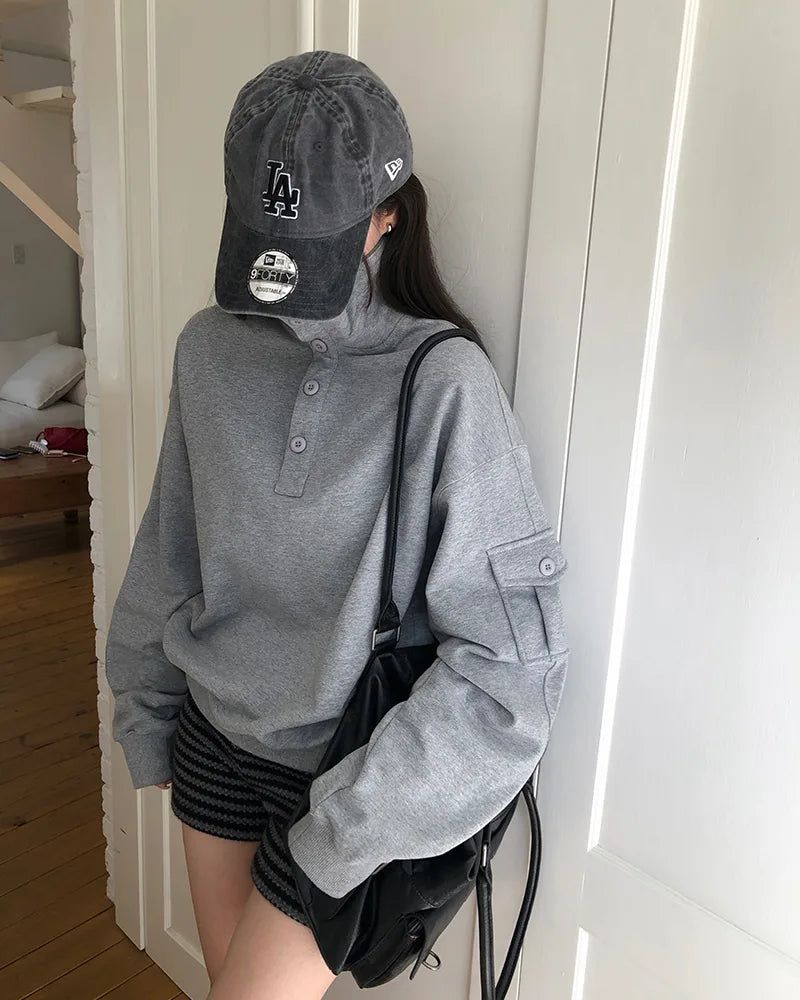 BEIDELLI（ベイデリー）の「[ORIGINAL] Taeni Loose-Fit High-Neck Sweatshirt（Tops）」