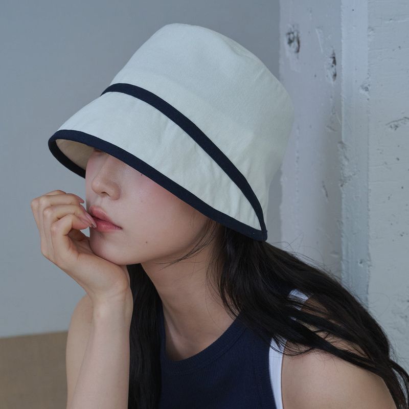 Contrast Line Moon Bucket Hat (Ivory)
