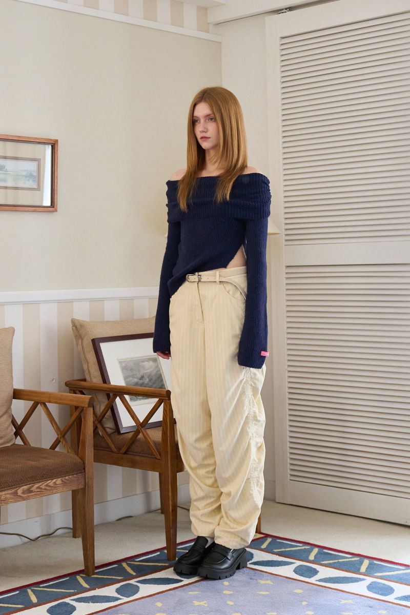 CUT-OUT OFF SHOULDER KNIT NAVY
