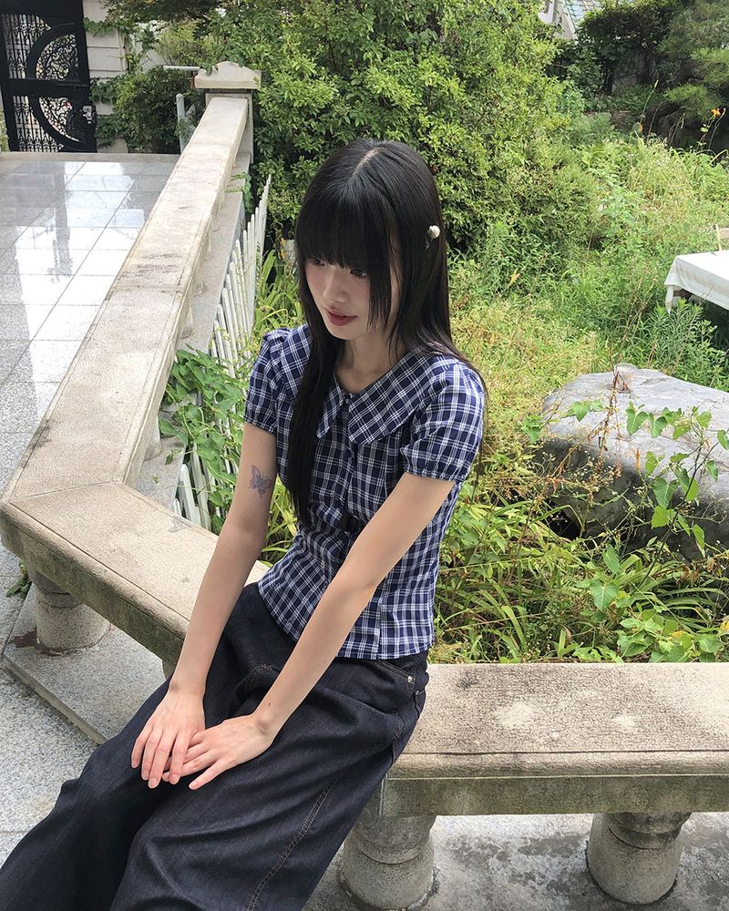 Ward Round Collar Puff Checkered Blouse