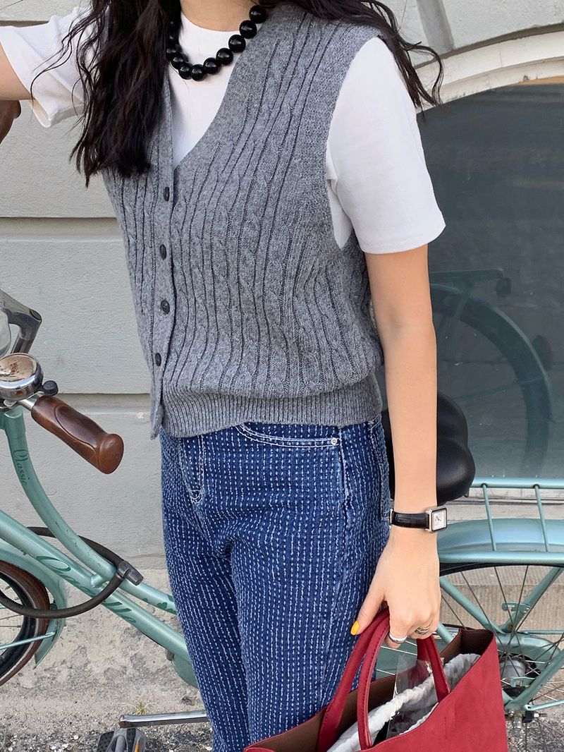 Dinker Twisted V-Knit Vest